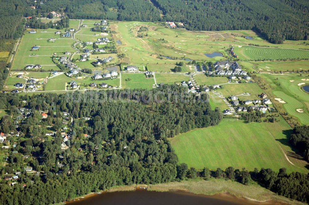 Michendorf von oben - Wohnanlagen der HVB Immobilien am Areal des malerisch gelegenen Golf- und Country Club Seddiner See