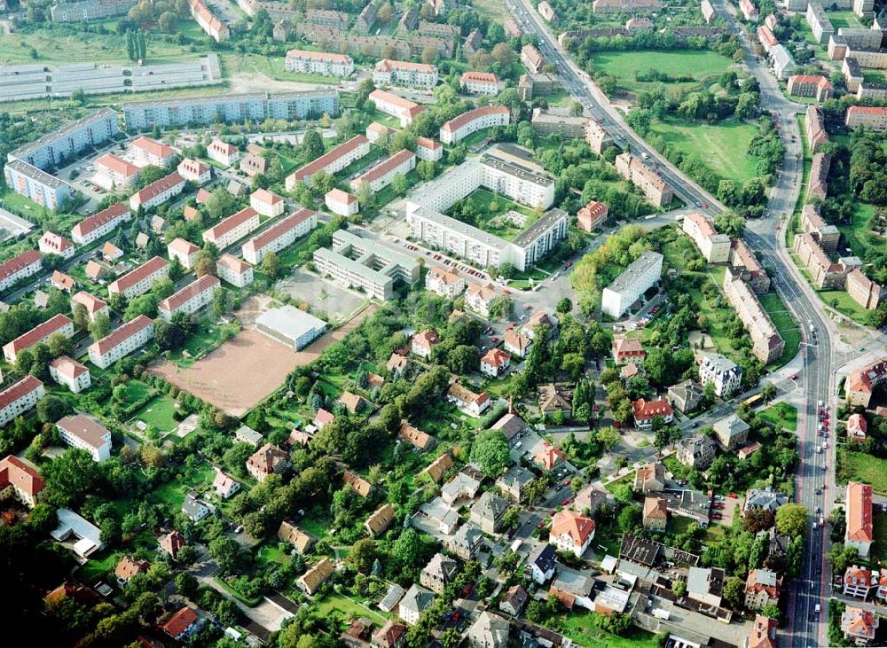 Dresden - Strehlen aus der Vogelperspektive: Wohnanlagen der MÜBAU an der Feuerbachstraße in Dredsen - Strehlen.