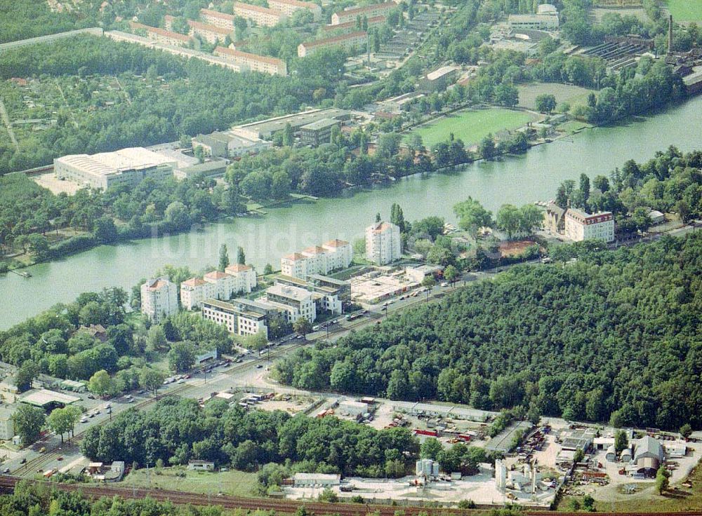 Luftaufnahme Berlin - Köpenick - Wohnanlagenneubau an der Spree im Bereich der Wuhlheide in Berlin - Köpenick.