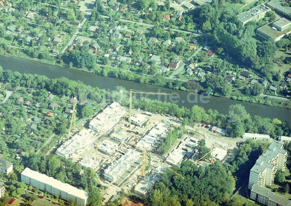 Berlin - Lichterfelde. aus der Vogelperspektive: Wohnbaustelle an der Promenade zum Teltowkanal in Berlin - Lichterfelde