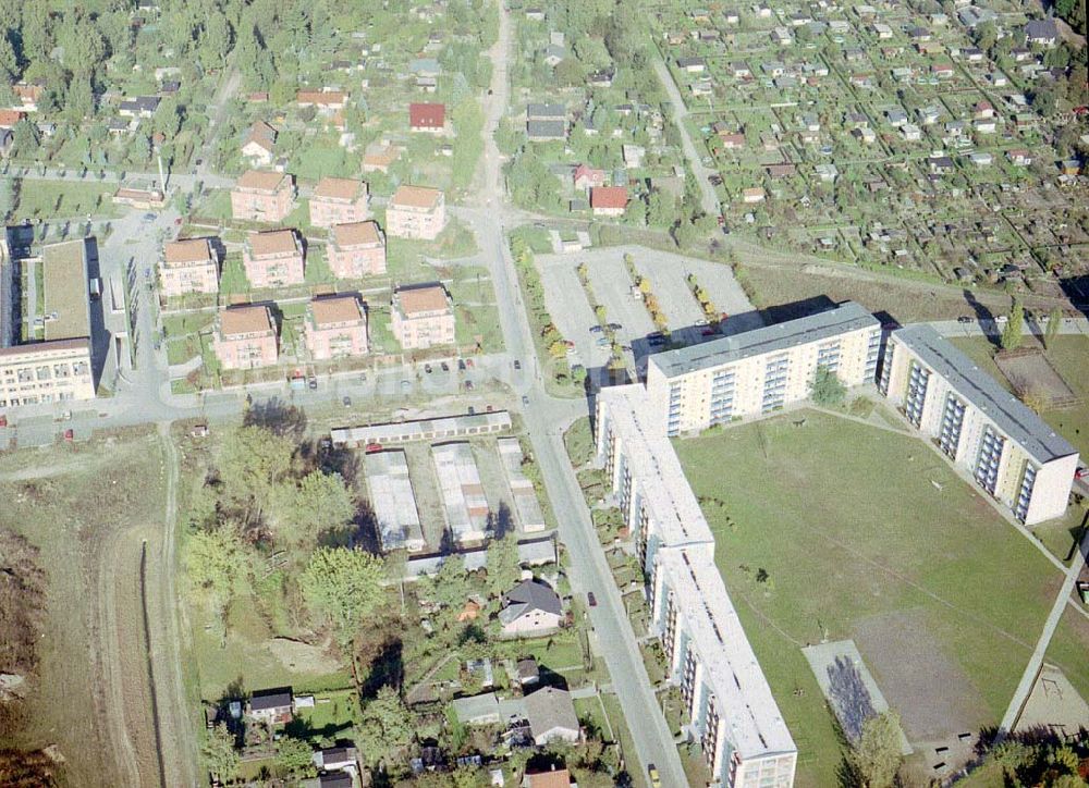 Bernau - Friedensthal aus der Vogelperspektive: Wohnbauten der DKB Grundbesitzvermittlung GmbH an der Newastraße / Ecke Elbestraße im Wohngebiet Friedensthal in Bernau.