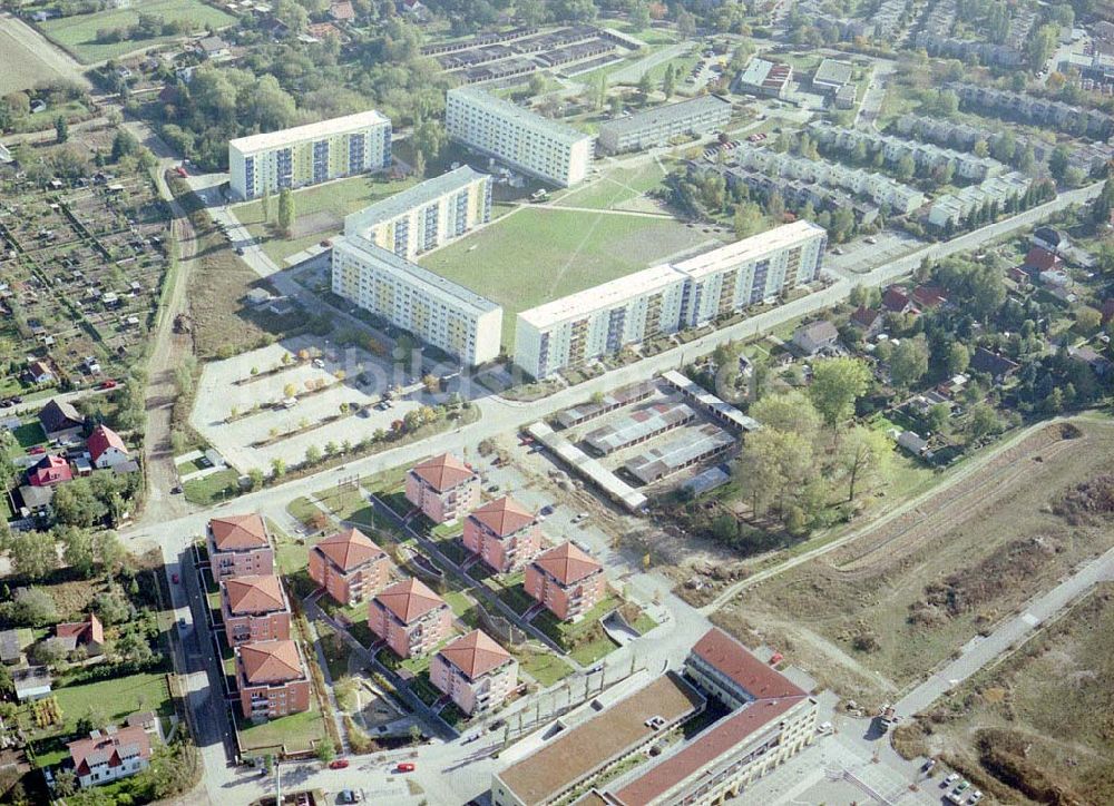 Bernau - Friedensthal von oben - Wohnbauten der DKB Grundbesitzvermittlung GmbH an der Newastraße / Ecke Elbestraße im Wohngebiet Friedensthal in Bernau.