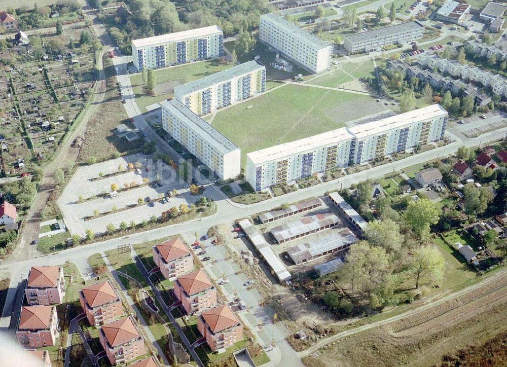 Bernau - Friedensthal aus der Vogelperspektive: Wohnbauten der DKB Grundbesitzvermittlung GmbH an der Newastraße / Ecke Elbestraße im Wohngebiet Friedensthal in Bernau.