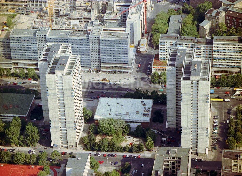 Luftaufnahme Berlin - Wohnbauten an der Leipziger Straße in Berlin-Mitte.