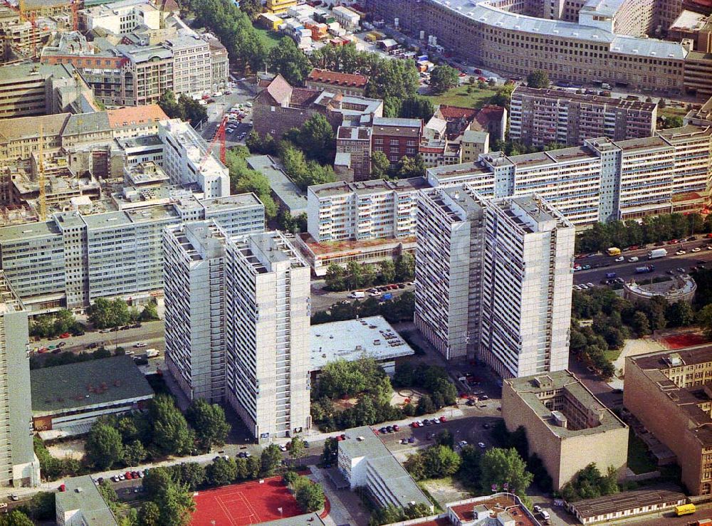 Luftbild Berlin - Wohnbauten an der Leipziger Straße in Berlin-Mitte.