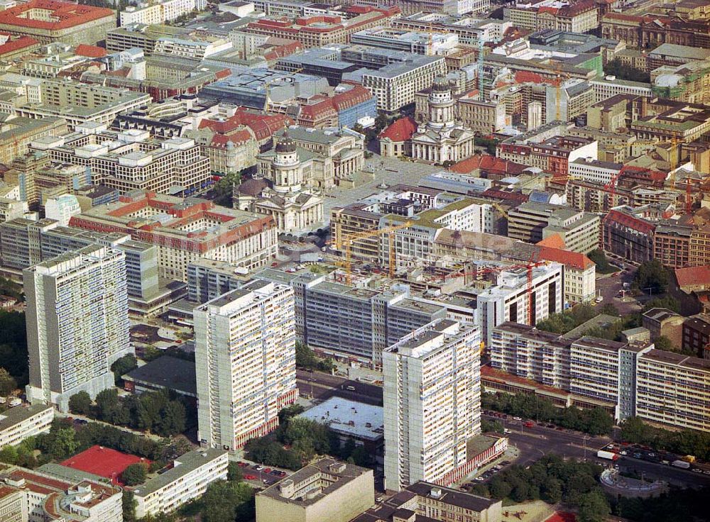 Luftaufnahme Berlin - Wohnbauten an der Leipziger Straße in Berlin-Mitte.