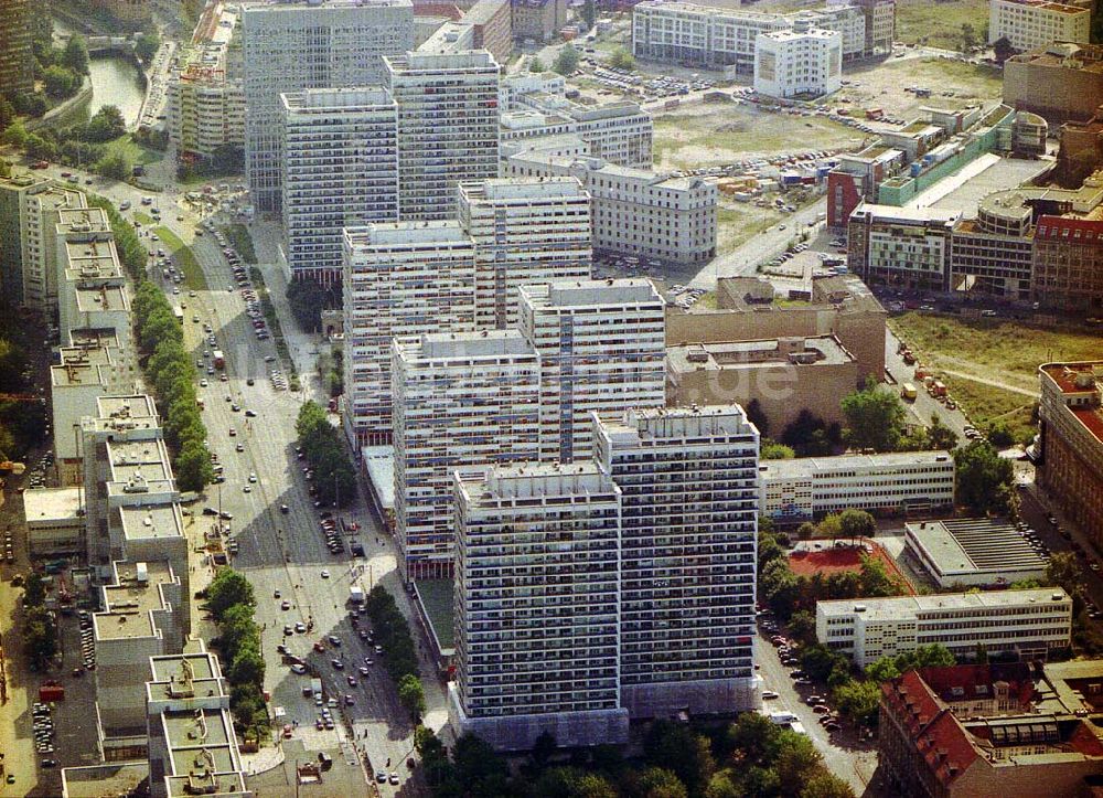 Berlin aus der Vogelperspektive: Wohnbauten an der Leipziger Straße in Berlin-Mitte.