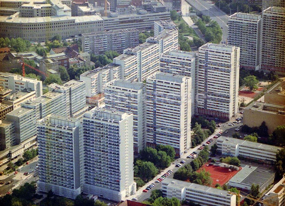 Luftbild Berlin - Wohnbauten an der Leipziger Straße in Berlin-Mitte.