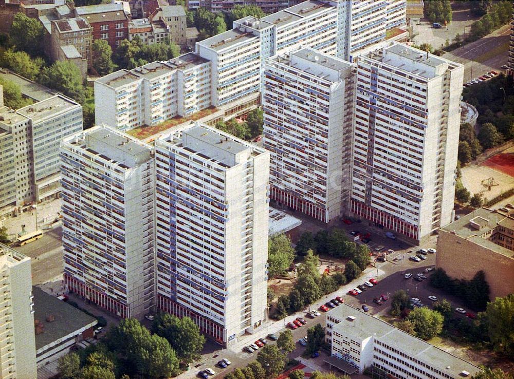 Luftaufnahme Berlin - Wohnbauten an der Leipziger Straße in Berlin-Mitte.