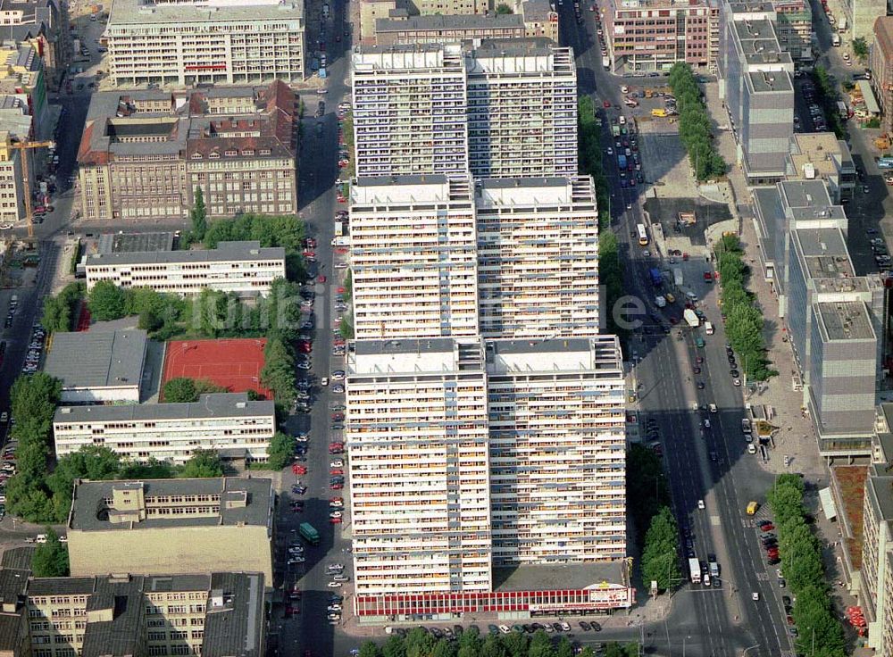 Luftaufnahme Berlin - Wohnbauten an der Leipziger Straße in Berlin-Mitte.