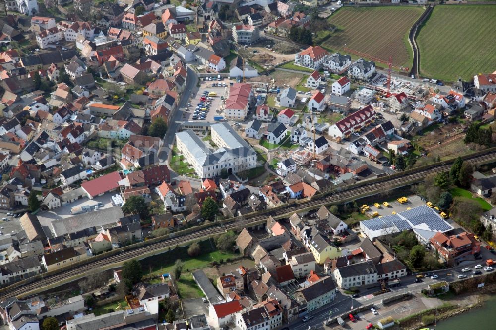 Nierstein aus der Vogelperspektive: Wohnbebauung in Nierstein im Bundesland Rheinland-Pfalz