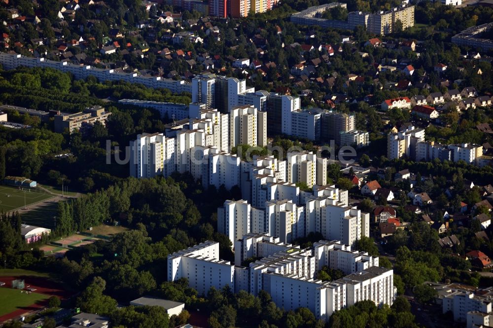 Berlin OT Märkisches Viertel aus der Vogelperspektive: Wohnblöcke in der Großwohnsiedlung Märkisches Viertel in Berlin