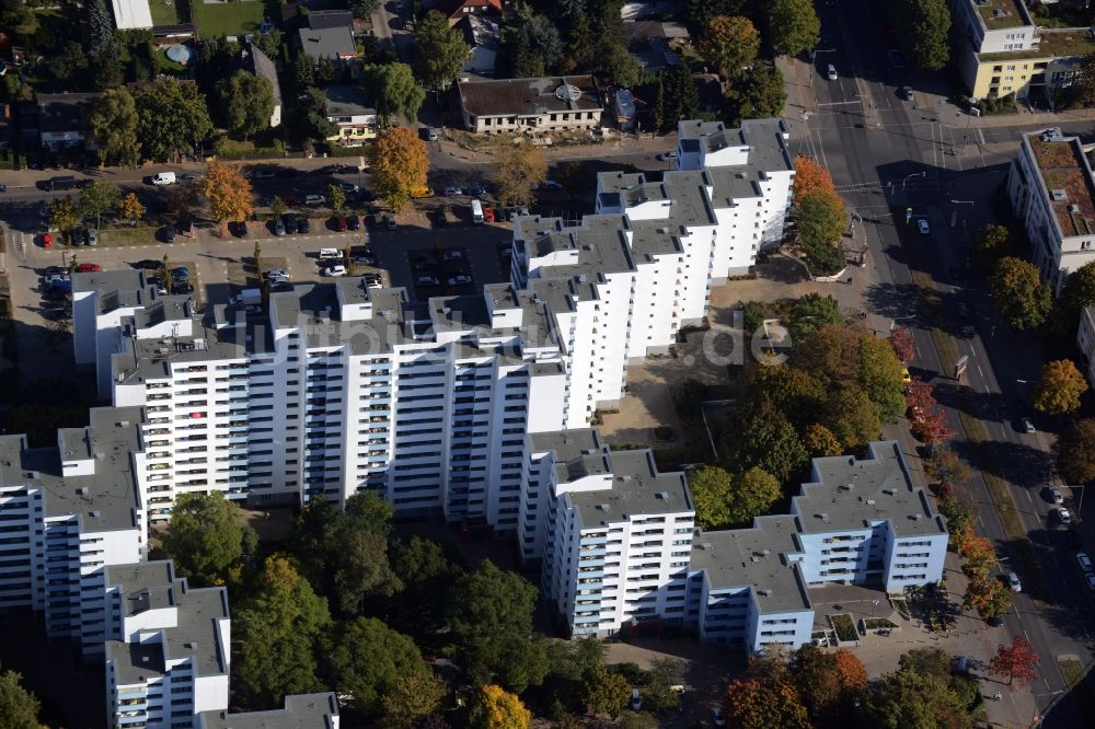 Luftbild Berlin - Wohnblöcke in der Großwohnsiedlung Märkisches Viertel in Berlin