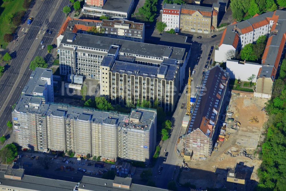 Luftbild Berlin - Wohnblock Casa Mia und Baustelle an der Frankfurter Allee im Bezirk Lichtenberg in Berlin