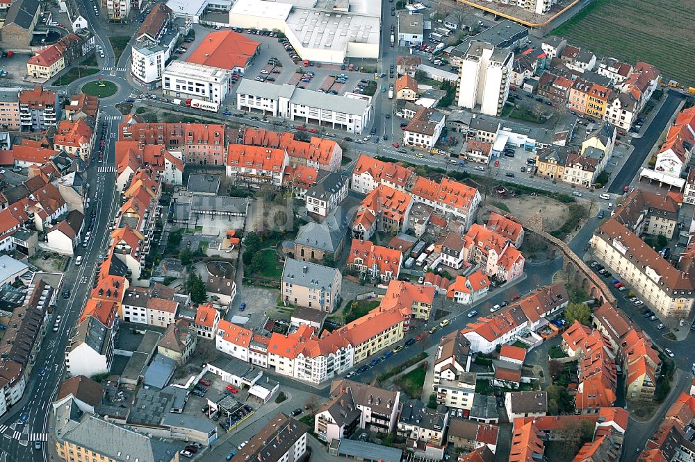 Luftaufnahme Worms - Wohnblock mit dem Gebäude der Synagoge in Worms im Bundesland Rheinland-Pfalz