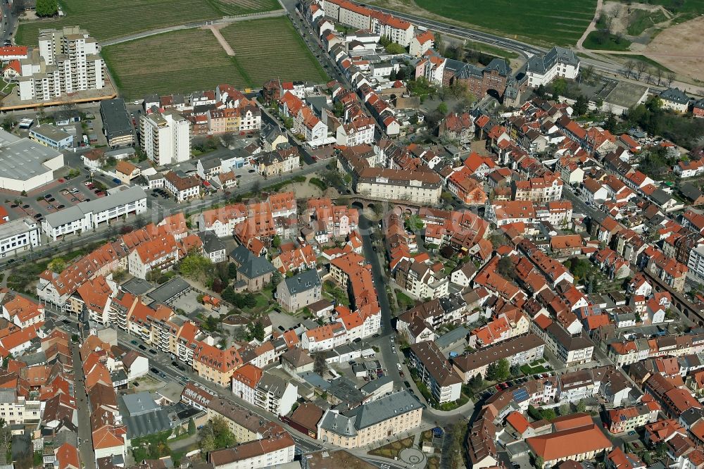 Luftaufnahme Worms - Wohnblock mit dem Gebäude der Synagoge in Worms im Bundesland Rheinland-Pfalz