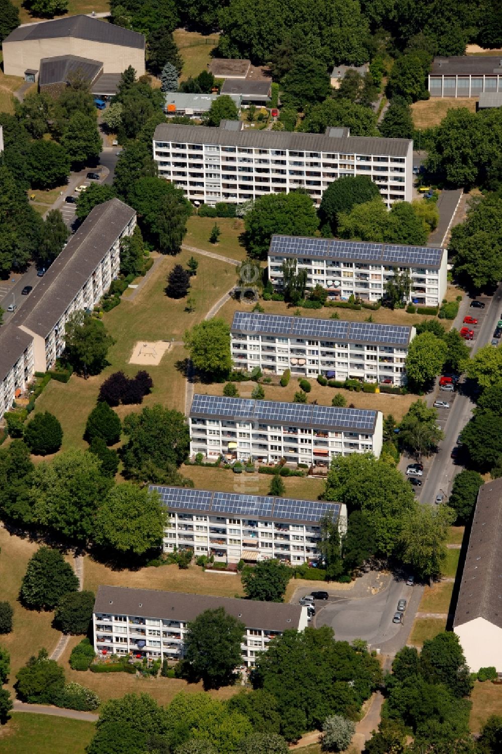 Duisburg von oben - Wohnblocksiedlung in Duisburg im Bundesland Nordrhein-Westfalen