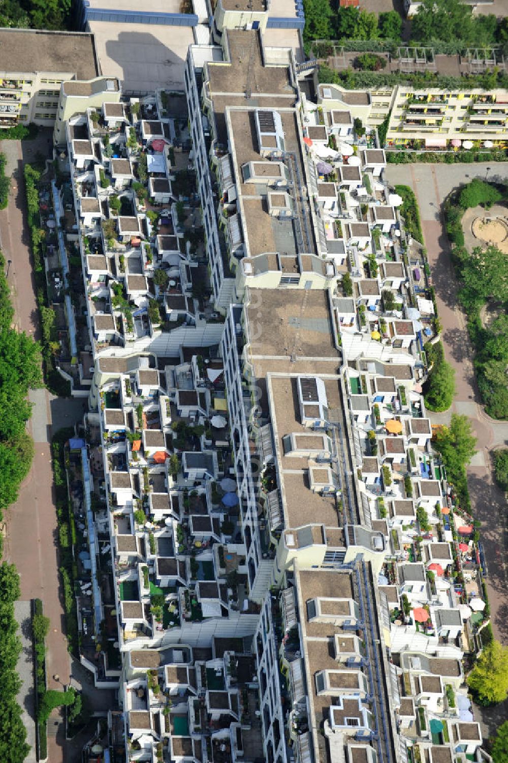 Luftaufnahme Berlin - Wohneubau / Autobahnüberbauung Schlangenbader Straße Berlin-Wilmersdorf