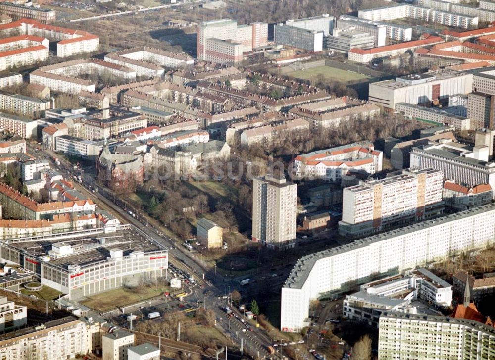 Berlin - Lichtenberg von oben - Wohngebiet am Alleecenter an der Frankfurter Allee in Berlin - Lichtenberg