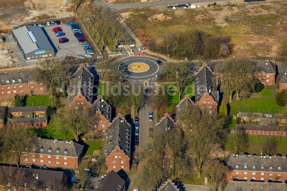 Neukirchen-Vluyn von oben - Wohngebiet der alten Bergwerkssiedlung am Kreisverkehr am Etzoldplatz in Neukirchen-Vluyn im Bundesland Nordrhein-Westfalen