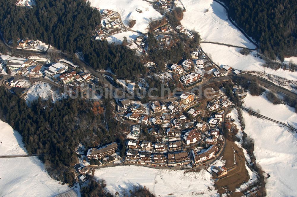 Luftbild Voels - Wohngebiet am Bachtröglweg (Via Bachtrogl) in Voels am Schlern (Fiè Allo Sciliar) in Italien