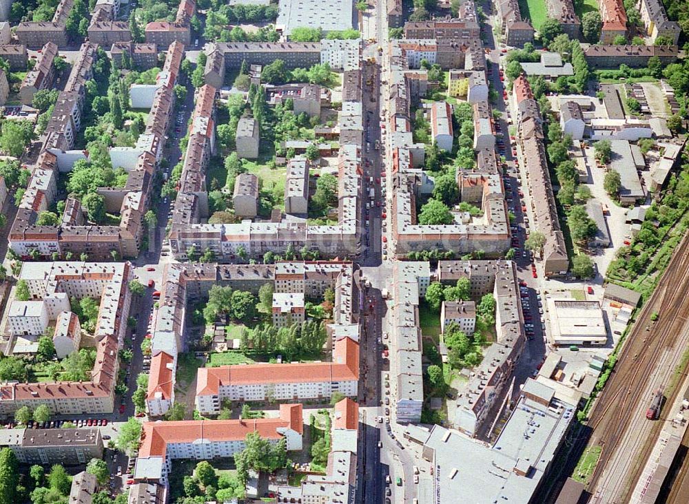 Luftbild Berlin - Lichtenberg - Wohngebiet am S-Bahnhof Berlin - Lichtenberg.