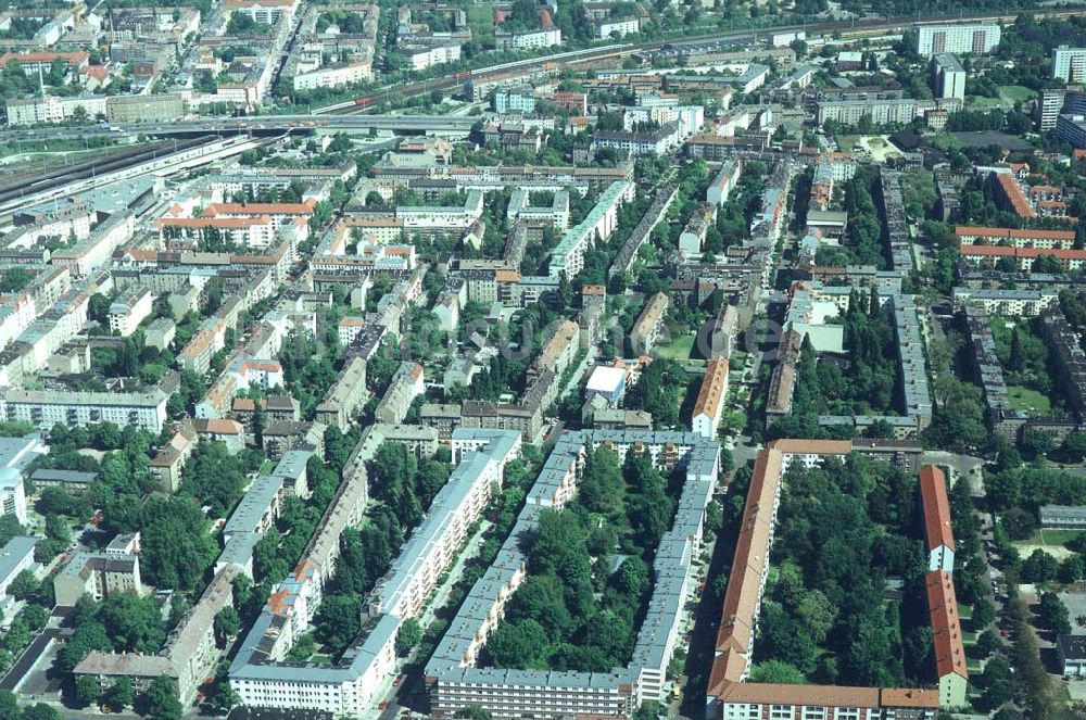 Berlin - Lichtenberg von oben - Wohngebiet am S-Bahnhof Berlin - Lichtenberg.