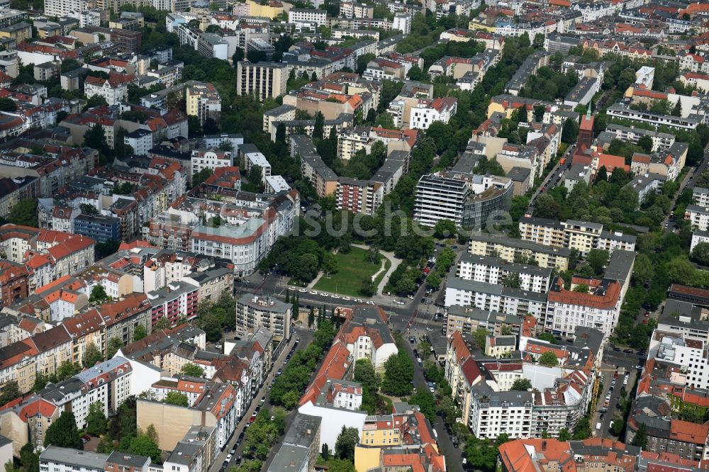 Luftaufnahme Berlin - Wohngebiet Bayerisches Viertel am Byerischen Platz im Stadteil Schöneberg in Berlin