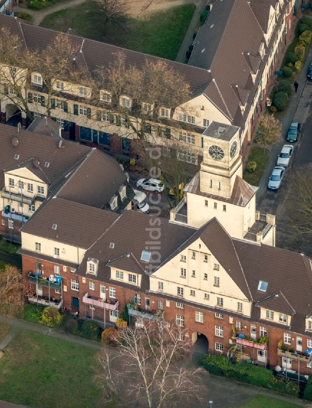 Duisburg aus der Vogelperspektive: Wohngebiet der Beamtensiedlung Rosenbergstraße im Ortsteil Hüttenheim in Duisburg im Bundesland Nordrhein-Westfalen