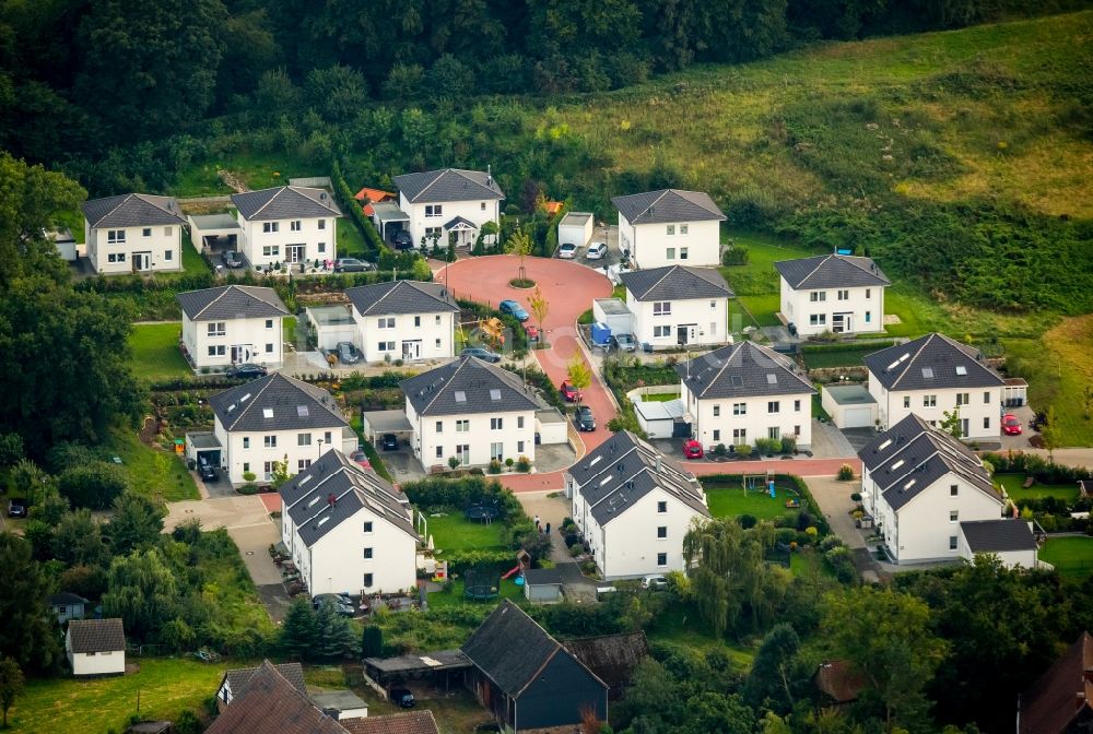 Hattingen von oben - Wohngebiet „ Am Bennenbruch / Am Kistner “ im Stadtteil Holthausen in Hattingen im Bundesland Nordrhein-Westfalen