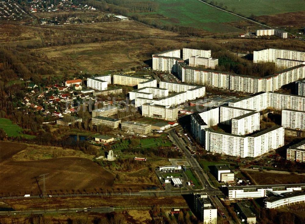 Luftbild Berlin - Hohenschönhausen - Wohngebiet Berlin - Hohenschönhausen an der Kühlungsborner Strasse