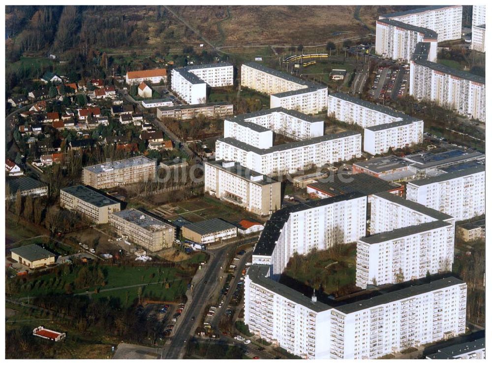 Luftaufnahme Berlin - Hohenschönhausen - Wohngebiet Berlin - Hohenschönhausen an der Kühlungsborner Strasse 18.11.2002