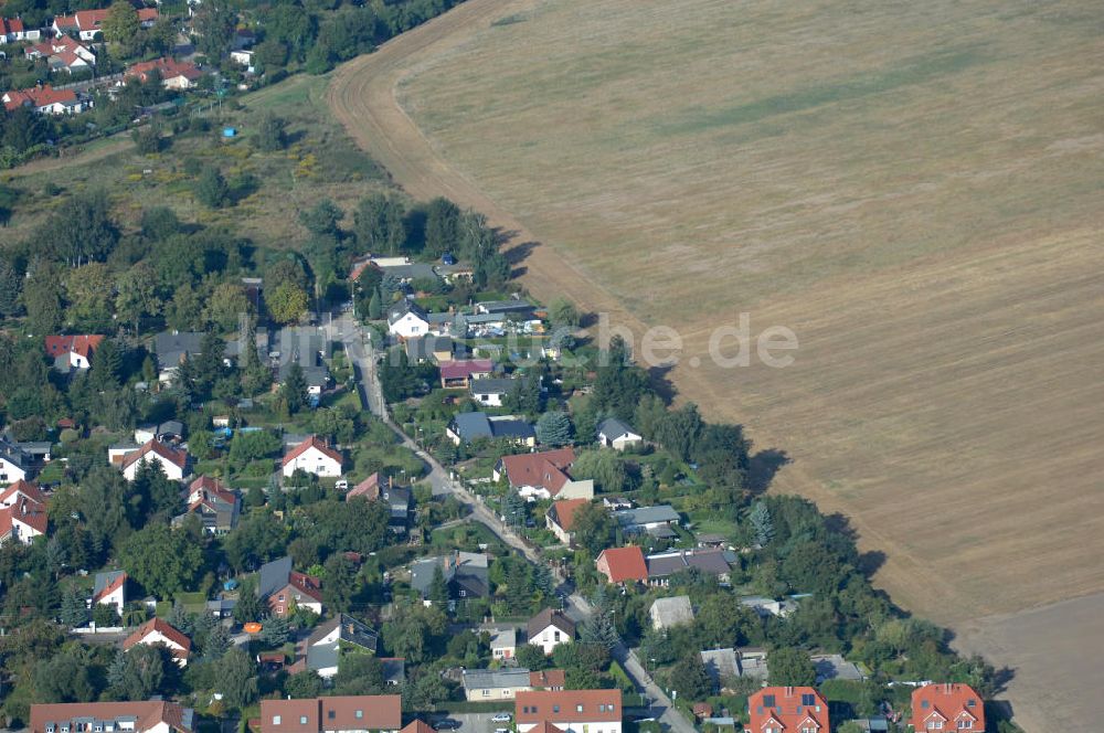 Berlin von oben - Wohngebiet Berlin-Karow südlich der Autobahn A10 / E65