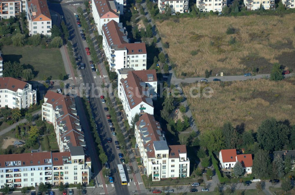 Berlin aus der Vogelperspektive: Wohngebiet Berlin-Karow südlich der Autobahn A10 / E65