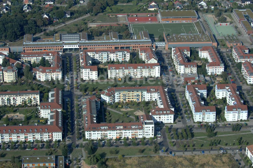 Luftbild Berlin - Wohngebiet Berlin-Karow südlich der Autobahn A10 / E65