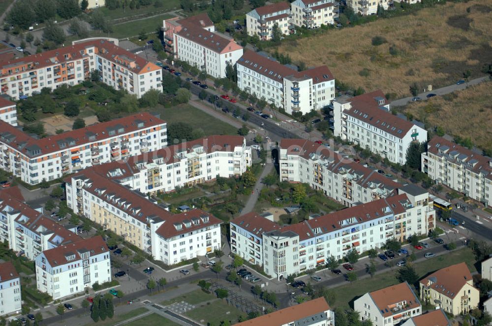 Luftaufnahme Berlin - Wohngebiet Berlin-Karow südlich der Autobahn A10 / E65