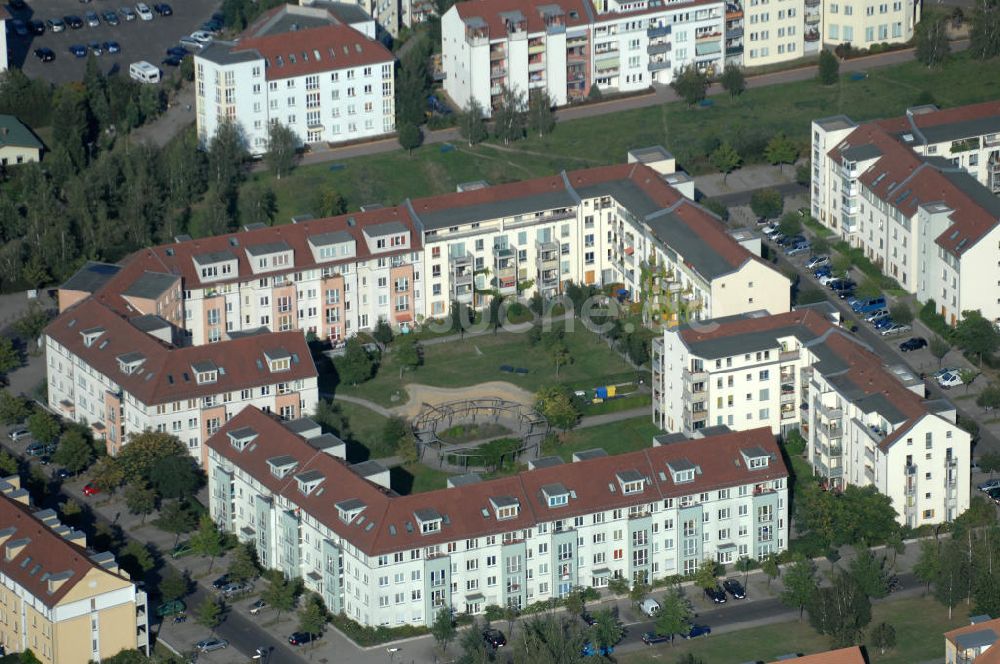 Luftbild Berlin - Wohngebiet Berlin-Karow südlich der Autobahn A10 / E65