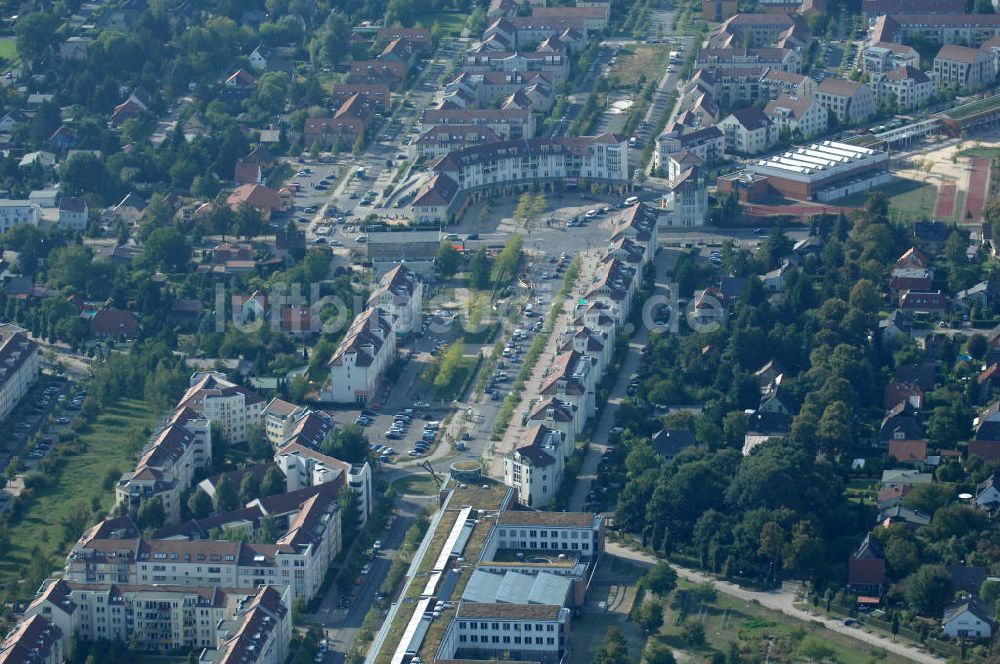 Luftaufnahme Berlin - Wohngebiet Berlin-Karow südlich der Autobahn A10 / E65