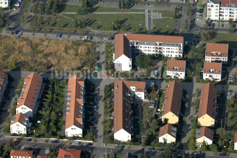 Berlin von oben - Wohngebiet Berlin-Karow südlich der Autobahn A10 / E65