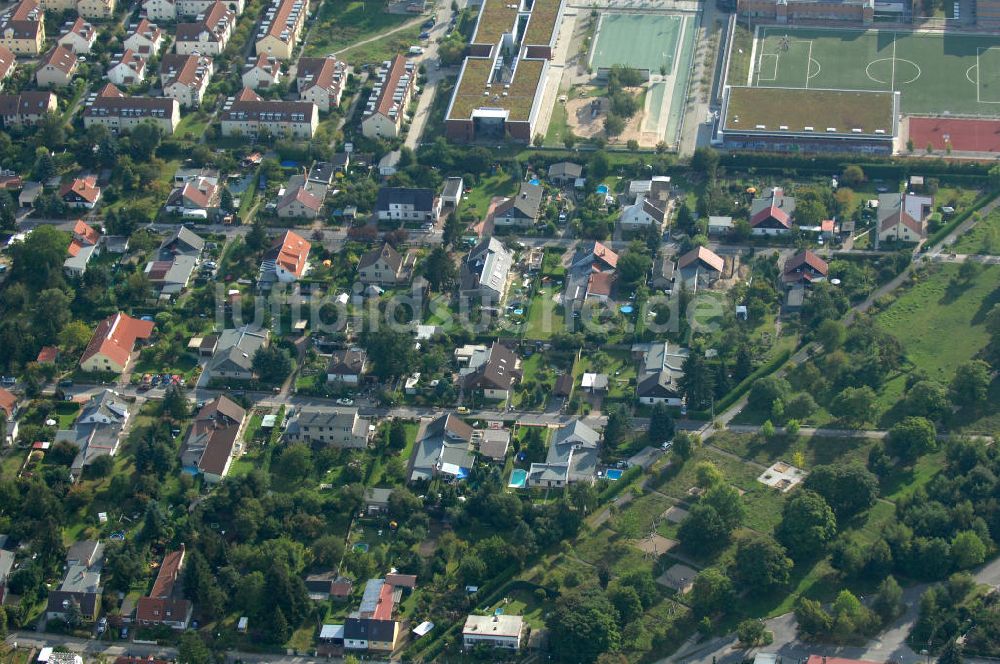 Berlin von oben - Wohngebiet Berlin-Karow südlich der Autobahn A10 / E65