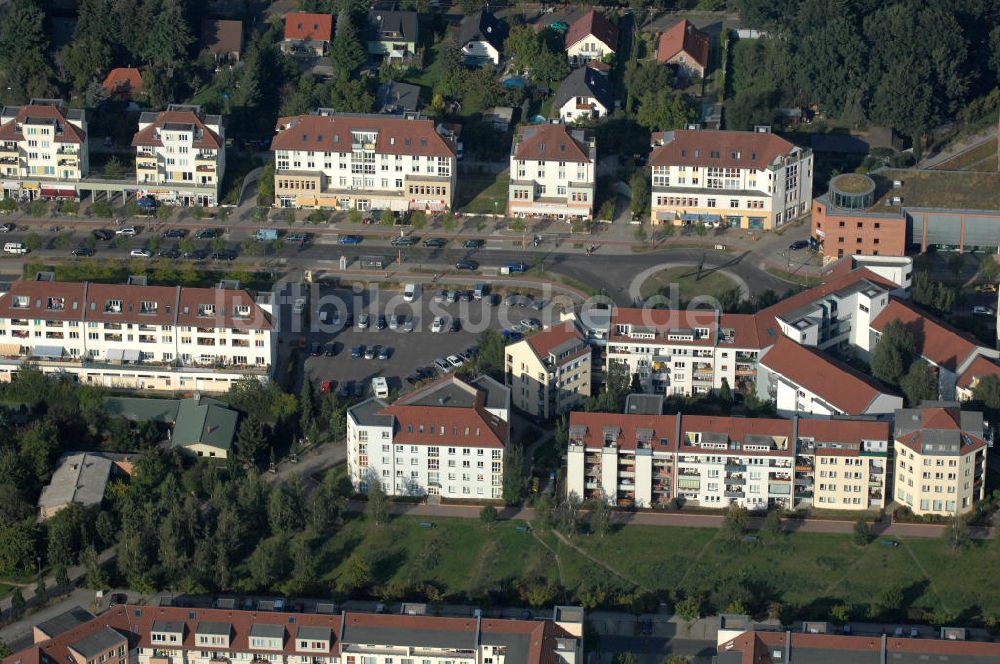 Berlin von oben - Wohngebiet Berlin-Karow südlich der Autobahn A10 / E65