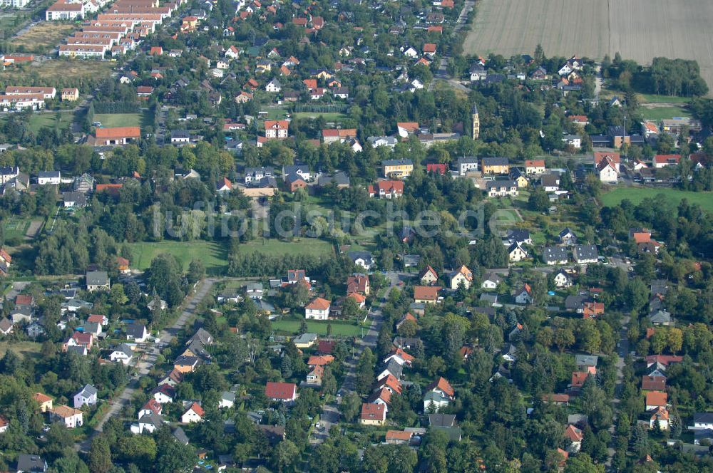 Luftbild Berlin - Wohngebiet Berlin-Karow südlich der Autobahn A10 / E65