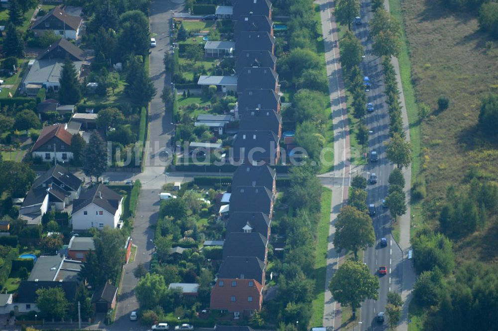 Luftaufnahme Berlin - Wohngebiet Berlin Karow südlich der A10 / E65