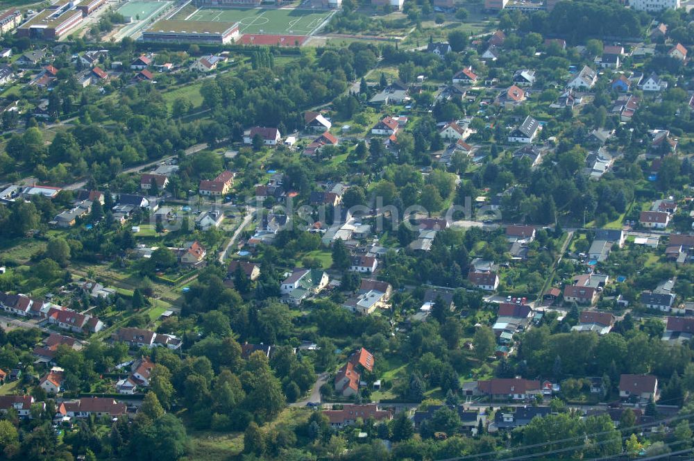 Luftaufnahme Berlin - Wohngebiet Berlin Karow südlich der A10 / E65