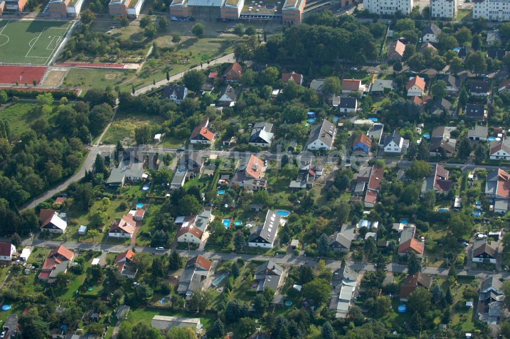 Berlin von oben - Wohngebiet Berlin Karow südlich der A10 / E65