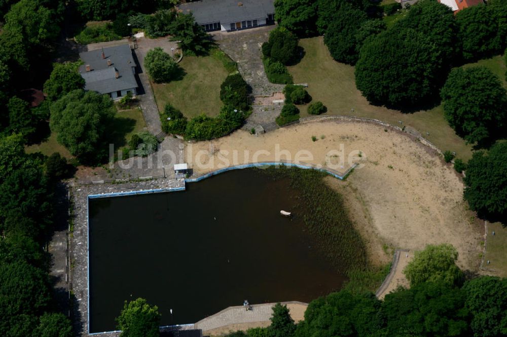 Luftaufnahme Berlin Mahlsdorf - Wohngebiet Berlin - Mahldorf Nord am Wernerbad