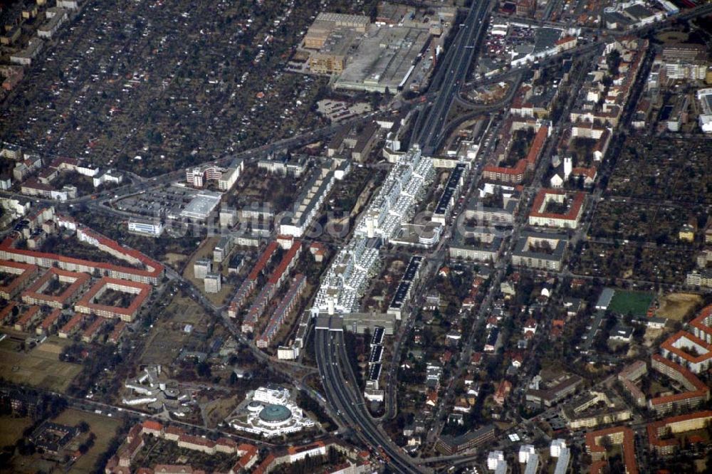 Luftbild Berlin - WILMERSDORF - Wohngebiet an der Berliner Stadtautobahn in Wilmersdorf mit dem Gelände des alten Ringteilchenbeschleunigers an der Schlangenbaderstraße