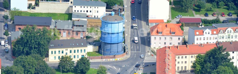 Bernau aus der Vogelperspektive: Wohngebiet am Bernauer Wahrzeichen, dem blauen Gasspeicher