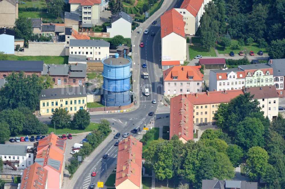 Luftbild Bernau - Wohngebiet am Bernauer Wahrzeichen, dem blauen Gasspeicher