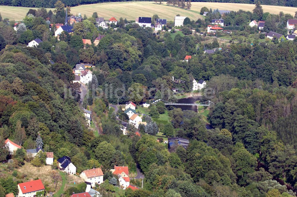 Luftaufnahme Lunzenau - Wohngebiet an der Brücke Am Waldufer im Stadtteil Rochsburg der Stadt Lunzenau